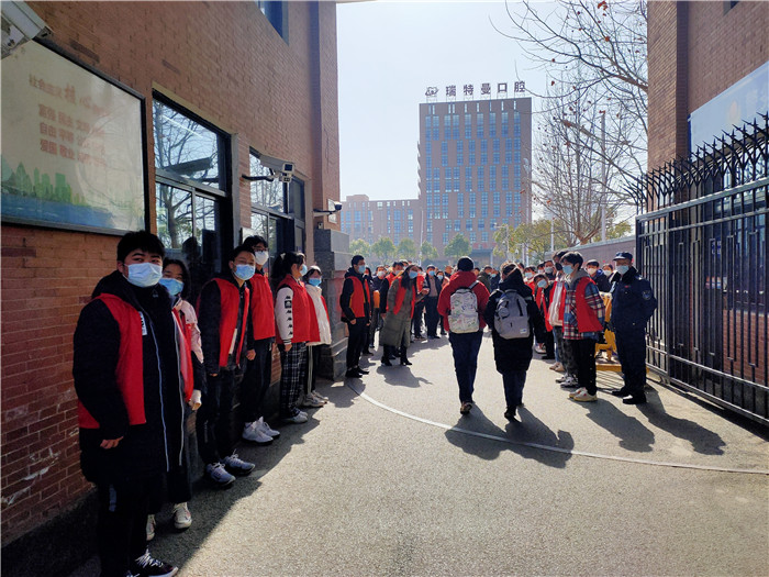 團委:離校步履總匆忙，志愿服務暖心房(圖1)