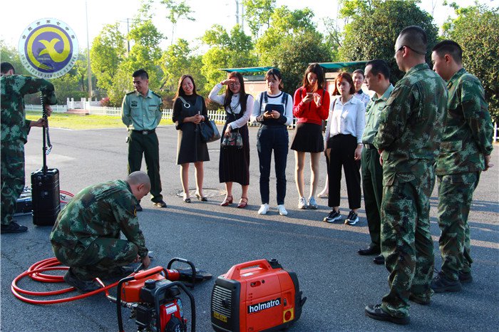  軍民魚水情，歡樂慶佳節(jié)(圖2)