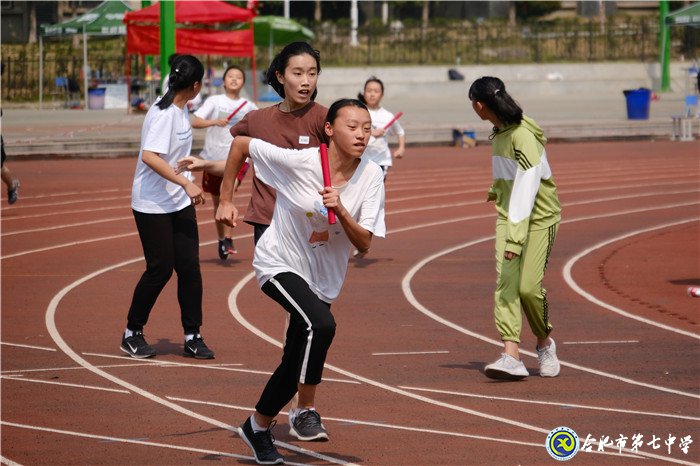 健身與運(yùn)動同樂，學(xué)生與教師共歡(圖3)