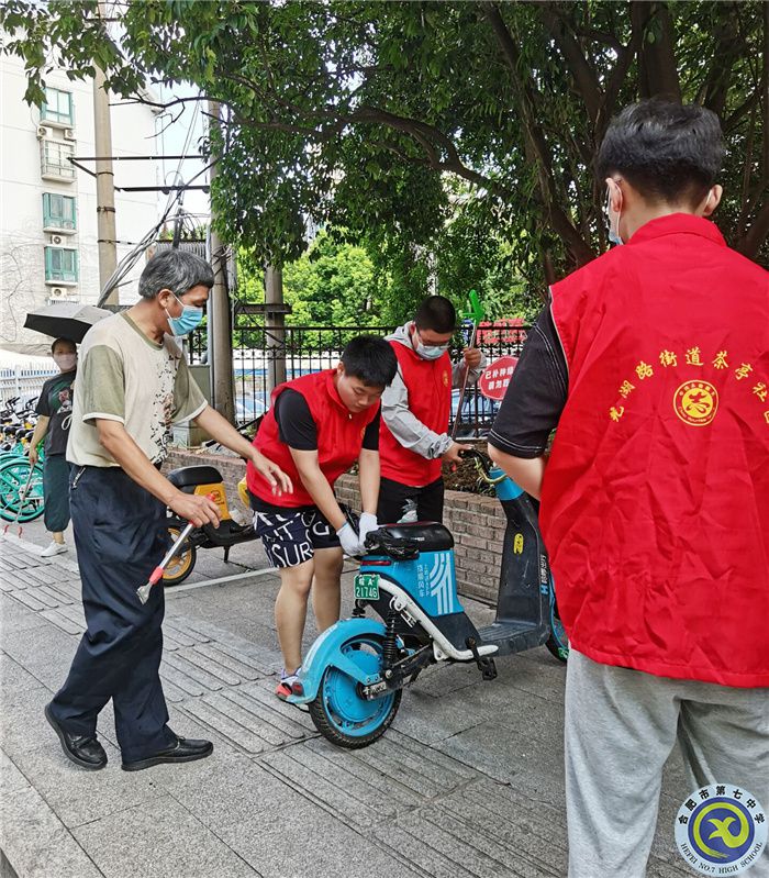 六班學子志愿忙，爭為社區(qū)添風采(圖3)